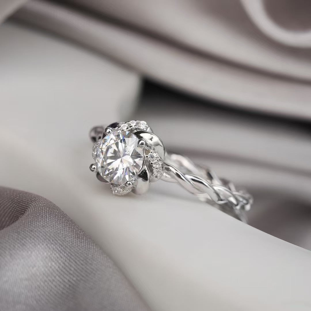 (Twist)1ct moissanite ring